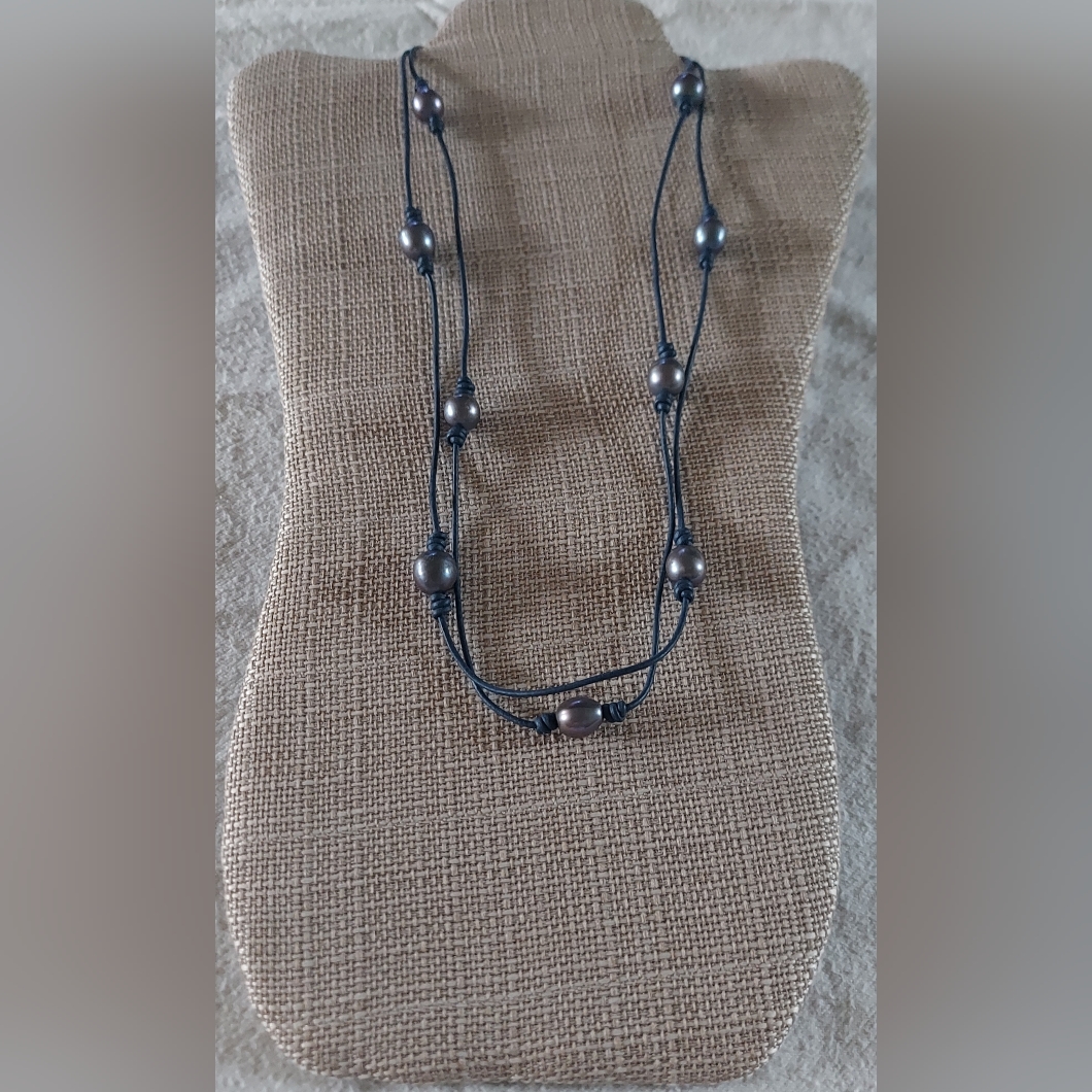 Handmade Peacock Pearl And Navy Blue Leather Necklace 28$